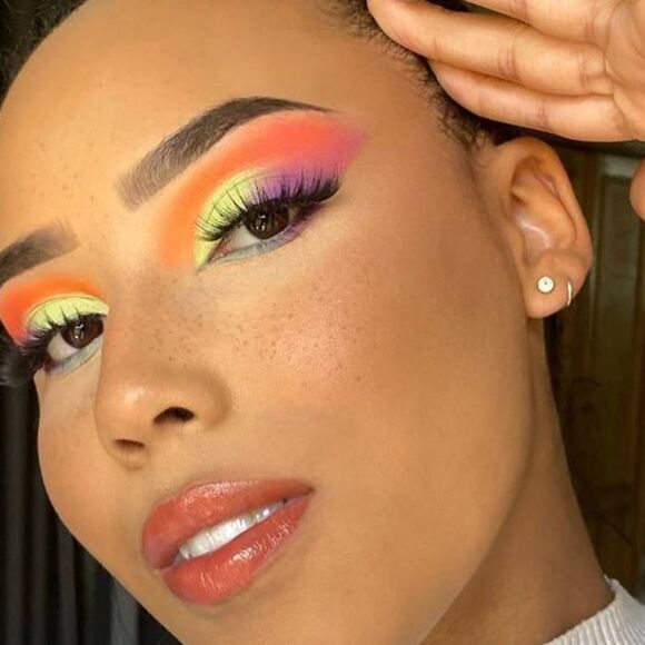 MAC It's Designer Neon Art Library Eyeshadow Palette - Picture 8 of 16